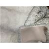 Image 2 : LOT DE 2 TAPIS EN FAUSSE FOURRURE 6'x4'