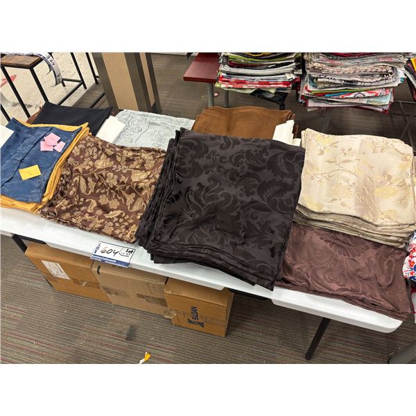 LOT DE +/-125 HOUSSES ASST 16"x16"