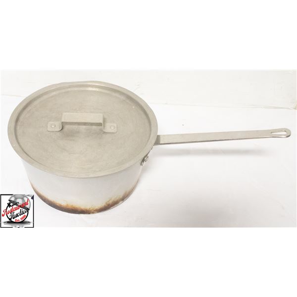 APPROX 9 US QUARTS ALUMINUM SAUCE POT W/ COVER
