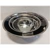 Image 2 : SET OF 3 STAINLESS STEEL MIXING BOWLS 9",7" & 6"