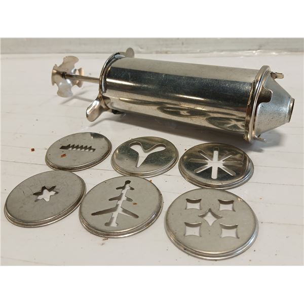 STAINLESS STEEL BAKING DECORATOR INCLUDES