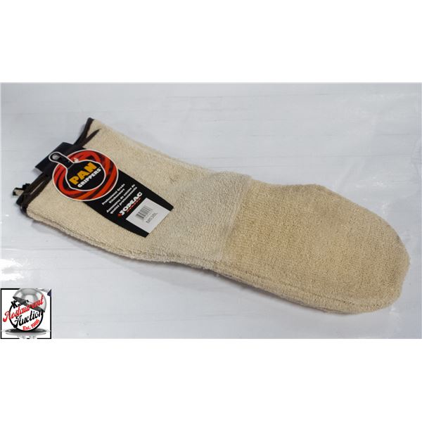 NEW PAIR OF PAN GRIPPERS OVEN GLOVES