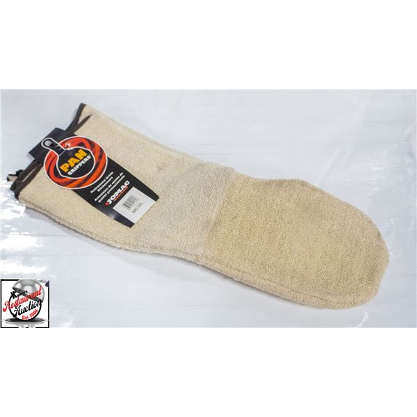 NEW PAIR OF PAN GRIPPERS OVEN GLOVES