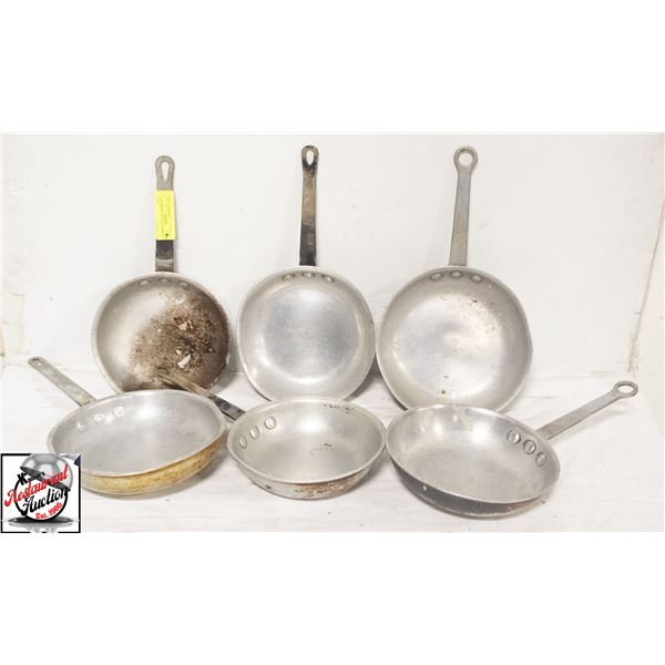 6 ASSORTED SMALL ALUMINUM PANS