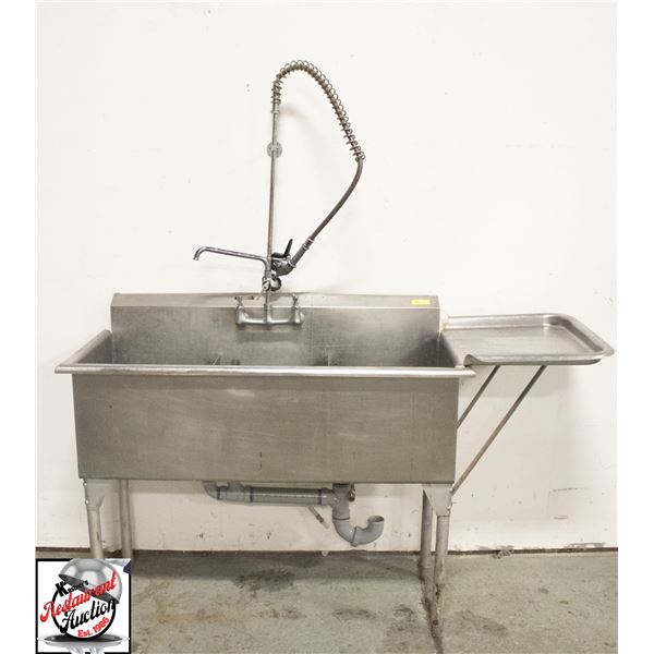 STAINLESS STEEL 3 COMPARTMENT SINK WITH T&S SPRAYE