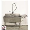 Image 1 : STAINLESS STEEL 3 COMPARTMENT SINK WITH T&S SPRAYE