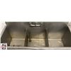 Image 4 : STAINLESS STEEL 3 COMPARTMENT SINK WITH T&S SPRAYE