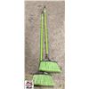 Image 1 : 2 NEW GLOBE BROOMS