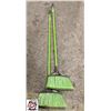 Image 1 : 2 NEW GLOBE BROOMS