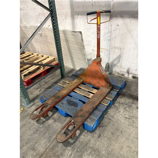 BL Lifter pallet jack (missing wheel)