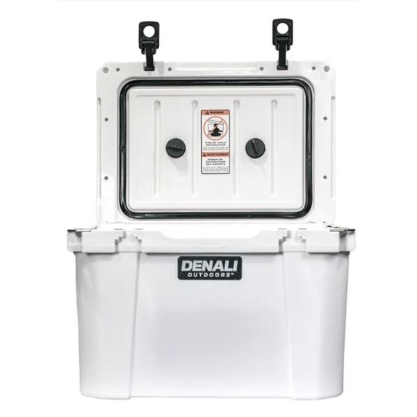 New Denali Outdoors Muskox 35qt Cooler Box - white - new in box