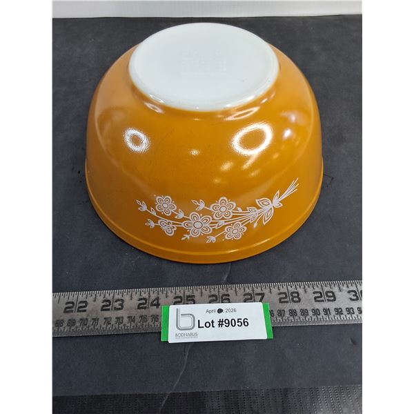 Vintage Pyrex "Butterfly Gold - Redesign" 2.5L Mixing Bowl