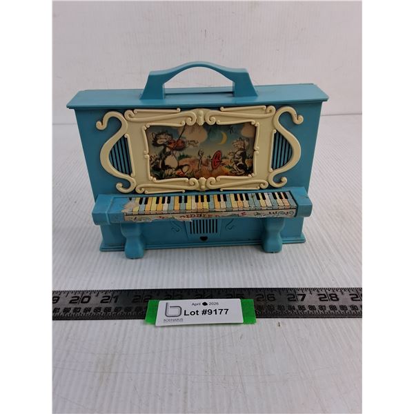 1960's Transogram "Hey Diddle Diddle" Wind-up Musical Picture Toy Piano - Works but Cracked