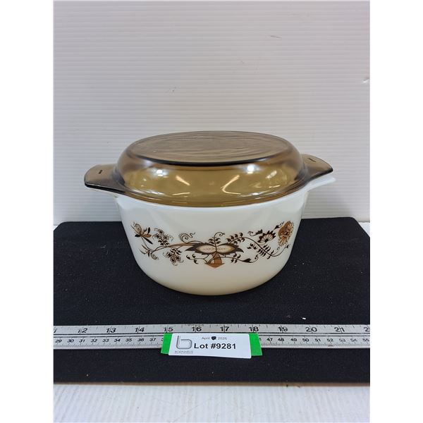 Pyrex Casserole Dish with Lid-9" dia