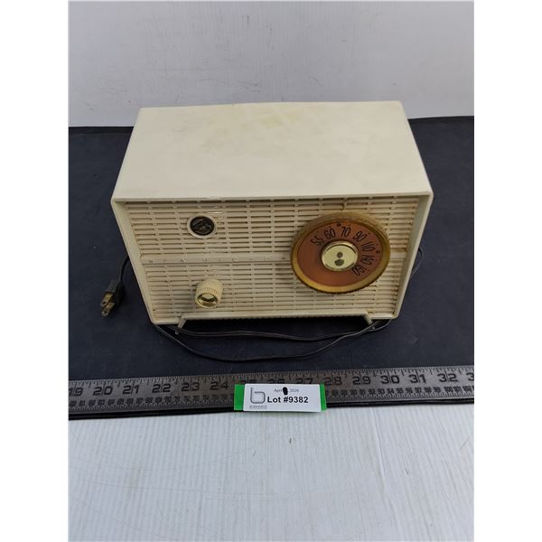 Vintage RCA Victor Tube Radio - No Power