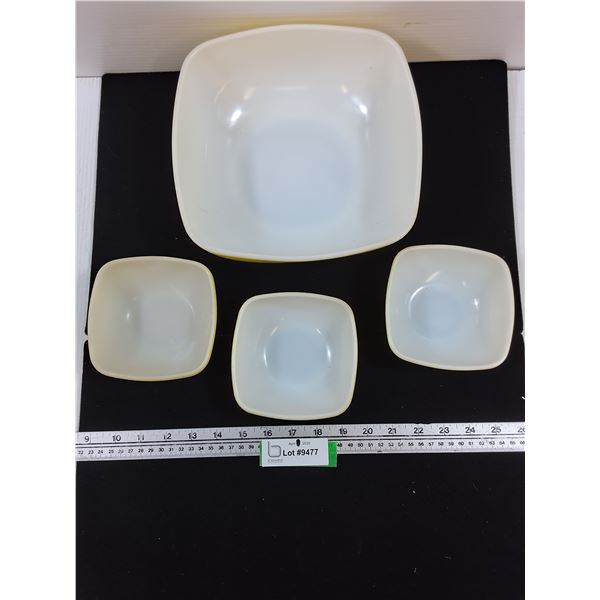 Yellow Square Pyrex Salad/Berry Bowl Set