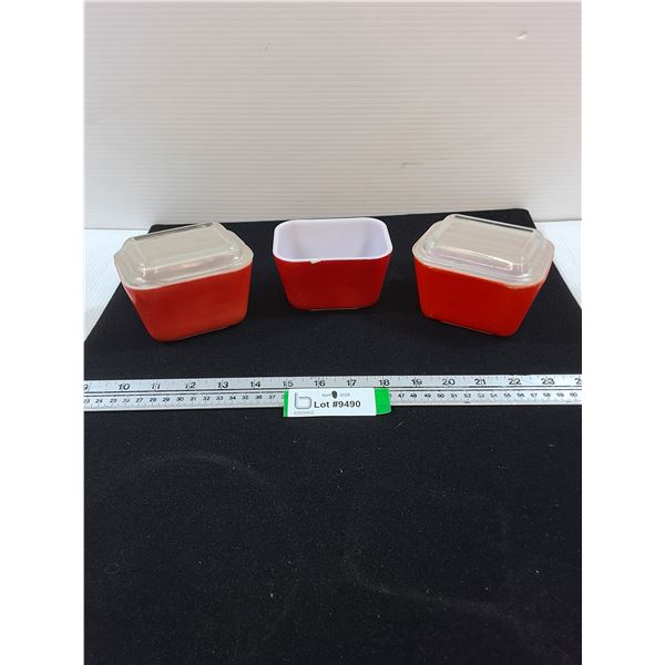 (3) Pyrex Refrigerator Dishes with (2) Lids