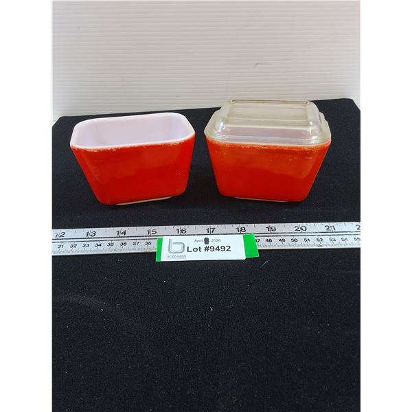 (2) Pyrex Refrigerator Dishes with 1 lid