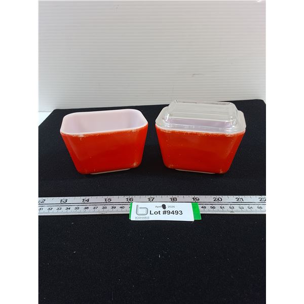 (2) Pyrex Refrigerator Dishes with 1 Lid