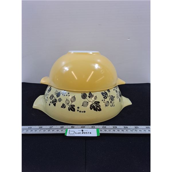 Pyrex 443 Yellow and 444 Gooseberry Cinderella Bowls