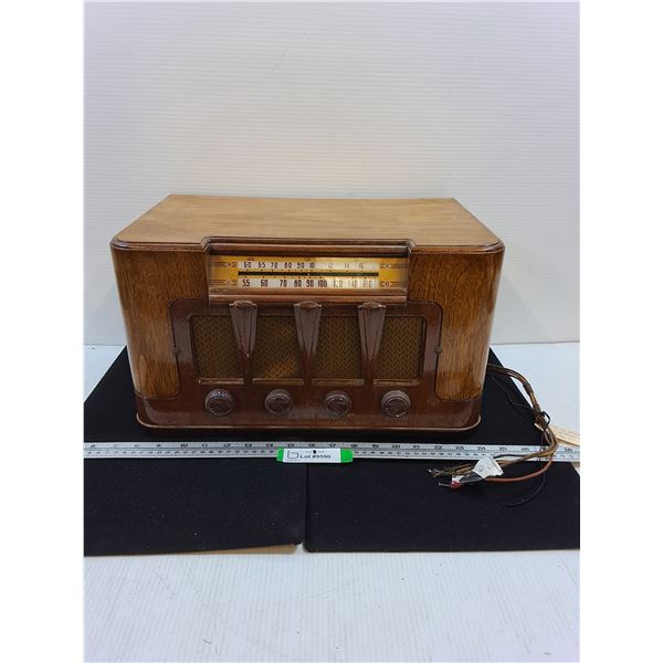 Late 1930's Viking Model EMB62-416 Radio