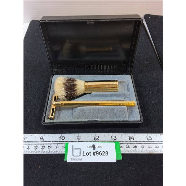 Cosmoda Shaving Set in Plastic Case (New Old Stock)