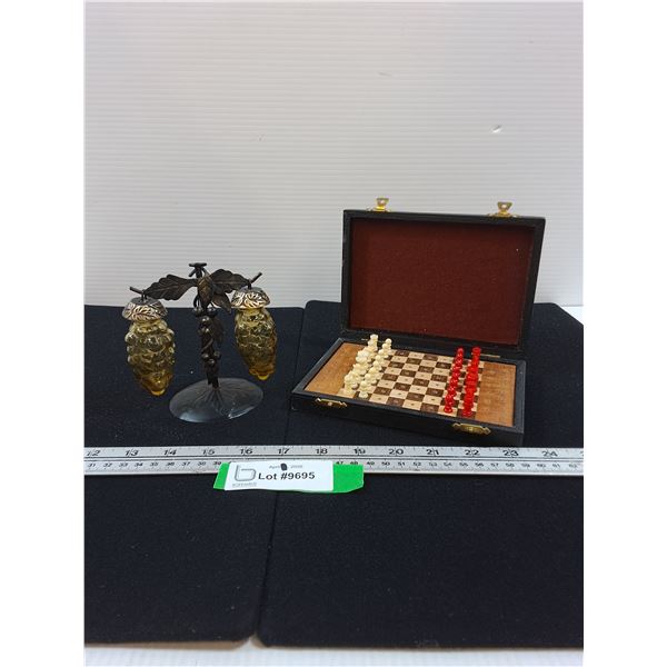 Glass Salt & Pepper chess game