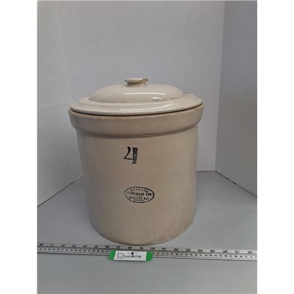 # Medalta 4 gallon Crock with Lid-Cracked Bottom of Crock and Chip on Lid - PICK UP
