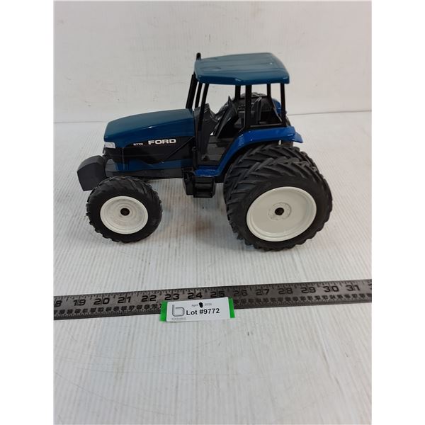 Diecast & Plastic Replica 8770 Ford Tractor - Approx 1:12 Scale