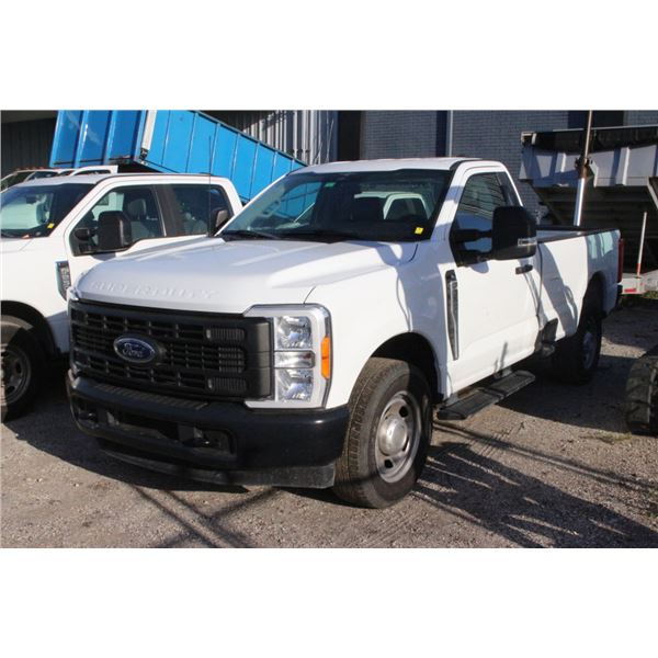 2023 Ford F350 XL SD  STD Cab  LB  Pick Up