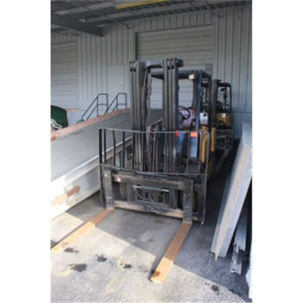 Yale GLP060  6K  LB  Cap  LP, Air Tire Forklift w/Triple Mast