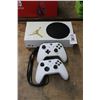 Image 1 : Xbox Series X  w/2 Controllers