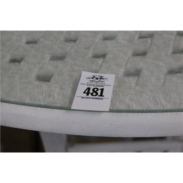 Cast White Lattice Round High Bar Table w/2 Stools/Umbrella