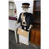 Image 1 : 5'  Lighted Skeleton Halloween Décor