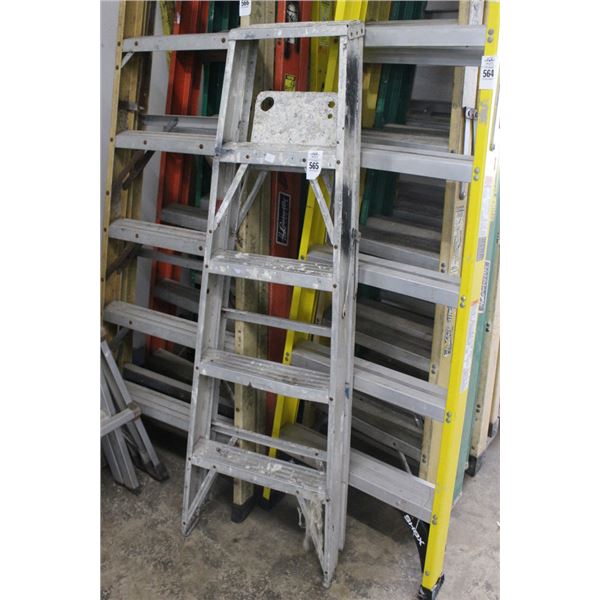 Alum  5'  Stepladder