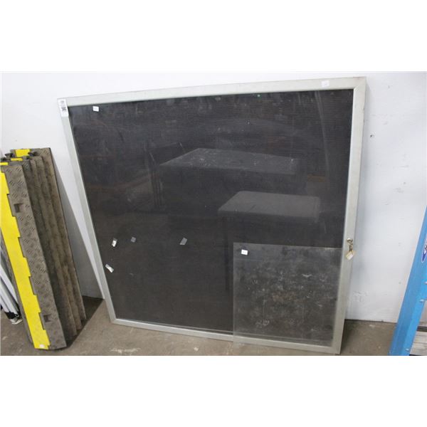 Locking Presentation Board