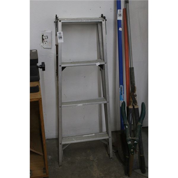 Alum.  4' Double Sided Stepladder