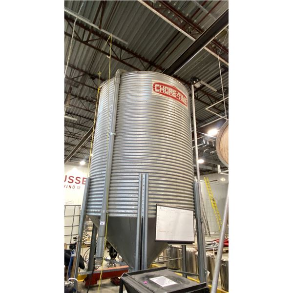 CHORE-TIME FEED BIN (SILO) APPROX 16' H X 9' DIAMETER
