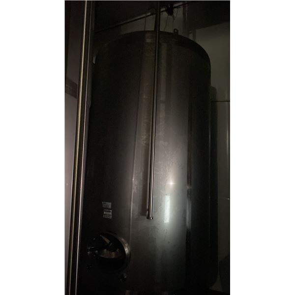 40HL STAINLESS STEEL BREWING TANK - APPROX 11'H X 5'D