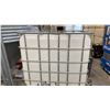 Image 2 : SCHUETZ 1040 LITRE CAPACITY PLASTIC LIQUID STORAGE CONTAINER IN METAL PALLET CAGE