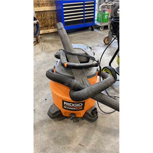 RIDGID BLOWER VAC WET/DRY SHOP VAC WITH HOSE AND ATTACHMENTS *1 WHEEL MISSING*