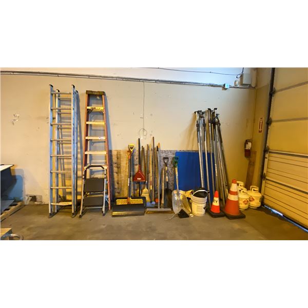 LARGE GROUP OF ASSORTED SHOP ITEMS - LADDERS, SHOVELS, BROOMS, PILONS, LOAD LOCKS,