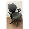 Image 3 : BLACK FABRIC UPHOLSTERED OFFICE CHAIR