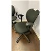 Image 3 : BLACK FABRIC UPHOLSTERED OFFICE CHAIR