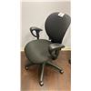 Image 3 : BLACK FABRIC UPHOLSTERED OFFICE CHAIR