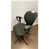 Image 2 : BLACK FABRIC UPHOLSTERED OFFICE CHAIR