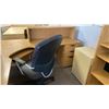 Image 5 : GROUP OF ASSORTED OFFICE FURNITURE ITEMS