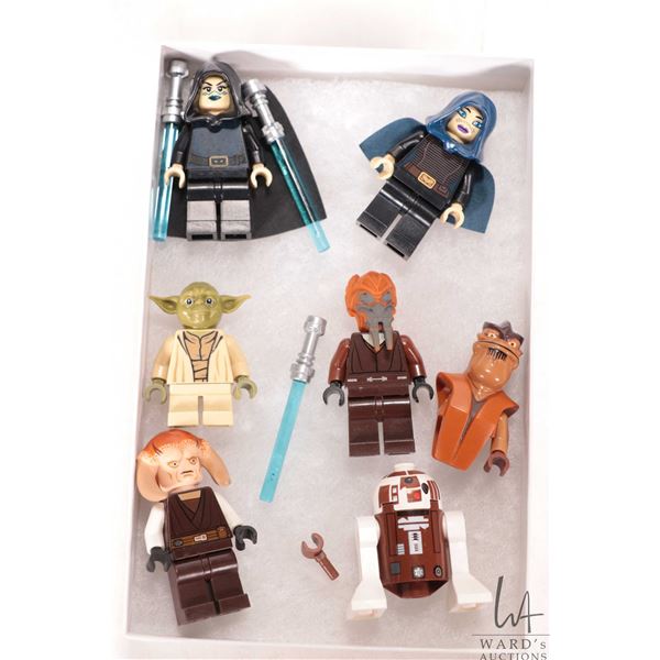 Lego " Star Wars" mini figures including Barriss Offee with black hood and cape, Barris Offee with b