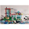 Image 2 : Lego" Lego City" pre-built kits including no. 3367 Space Shuttle, no. 3366 Sattellite Launch Pad, bo