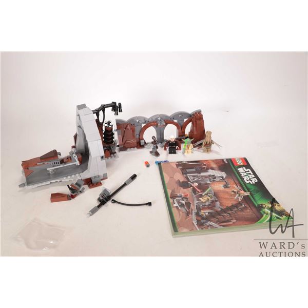 Lego "Star Wars" no. 75017 Duel on Geonosis pre-built kit. Includes manual and Minifigures, no box. 
